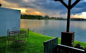 Loch Athlone Overnight Accommodation